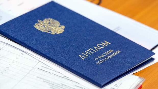 Поддельные дипломы для мигрантов: кто стоит за рынком фальшивых дипломов в России