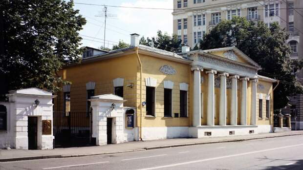 Дневниковые тетради Толстого впервые покажут на выставке в музее писателя