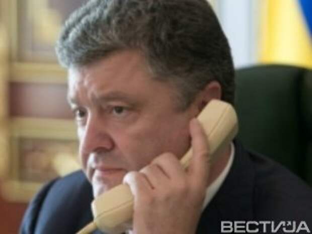 Порошенко заверил, что вошедшая бронетехника РФ была уничтожена Порошенко заверил, что вошедшая бронетехника РФ была уничтожена