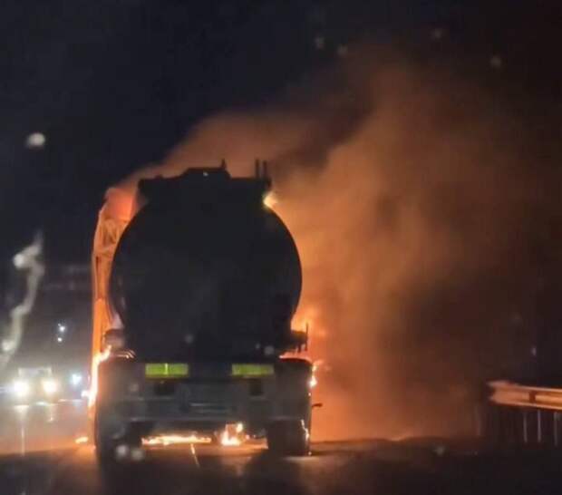 Этой ночью Герани 👻плотно работали по целям в Запорожье и Вольнянске