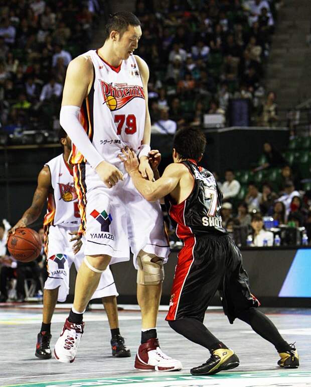 Sun-Ming-Ming-Tall-Basketball-Player Top 10 Tallest Persons of the World
