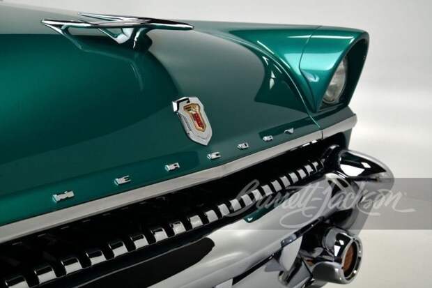 Думаете, панорамные крыши появились недавно? Посмотрите на этот на Mercury Montclair 1955 года