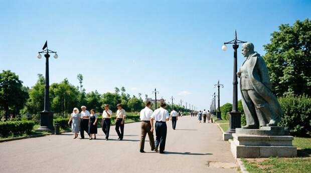 Сталино. Памятник Сталину в парке культуры и отдыха