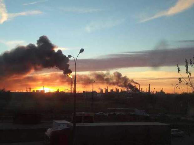 В Москве загорелся нефтеперерабатывающий завод в Капотне