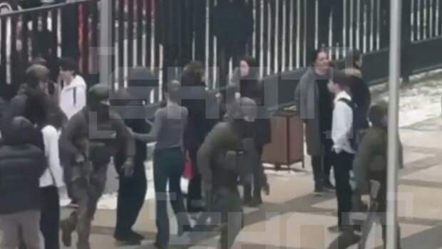 Подросток напал с ножом на школу / Фото: Shot