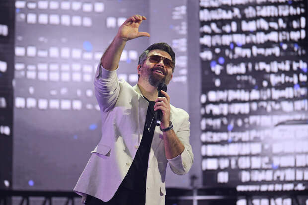 Певец Чумаков пообещал показать дочерей от Ковальчук, когда они сами захотят