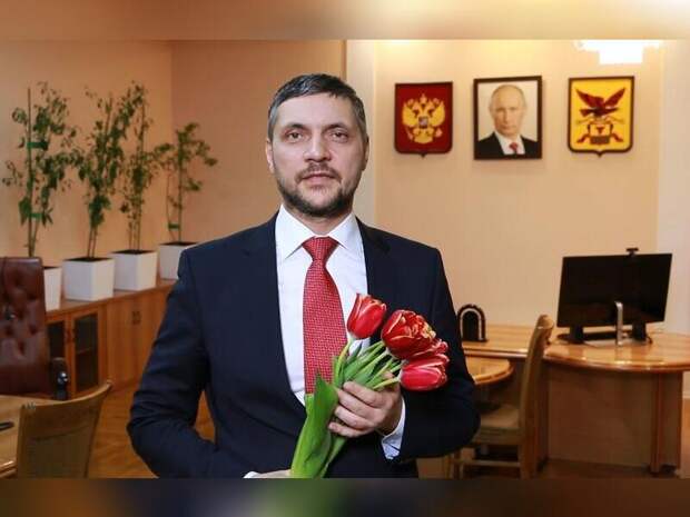 Александр Осипов предложил выдать людям цветы