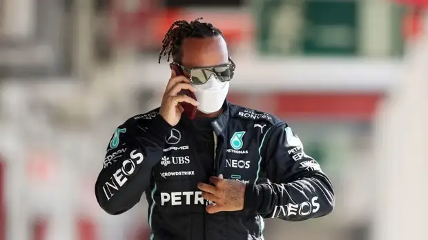 Хэмилтон показал лучшее время на первой тренировке Гран-при Бразилии