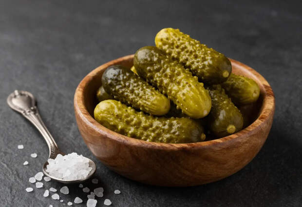 В сухпайках для авиапассажиров обнаружены огурцы-убийцы