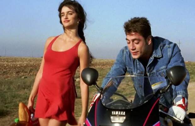 Пенелопа Крус и Хавьер Бардем в фильме *Ветчина, ветчина*, 1992 | Фото: jetsetter.ua Пенелопа Крус и Хавьер Бардем в фильме *Ветчина, ветчина*, 1992 | Фото: jetsetter.ua