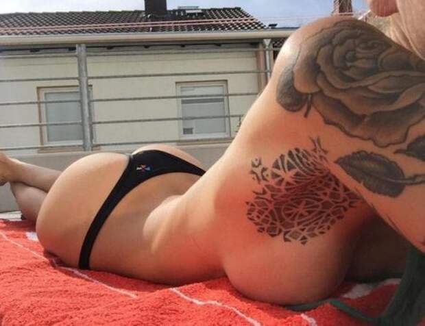 Откровенные снимки девушек в стиле sideboob (30 фото)