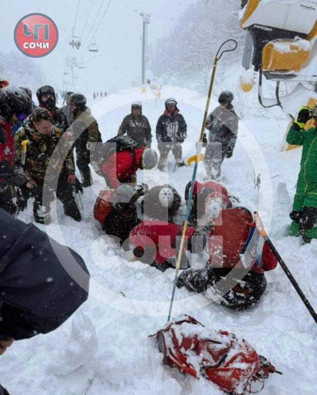 Счёт шёл на минуты: в Сочи лыжники вытащили ребёнка из-под толщи снега