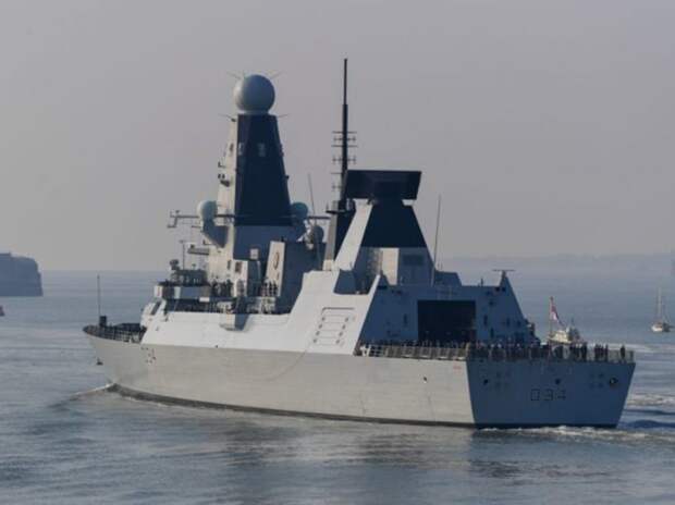 “Мы можем бомбить”: после инцидента с Defender в МИД РФ предостерегли Запад от провокаций