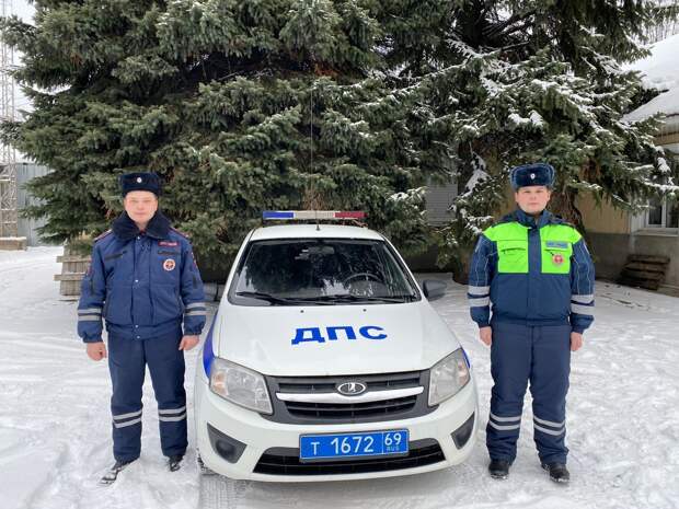 Под Тверью сотрудники ГИБДД нашли угнанную из Москвы иномарку