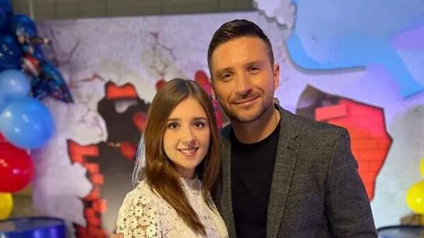 Сергей Лазарев показал племянницу, оставшуюся без работы — поразительное сходство