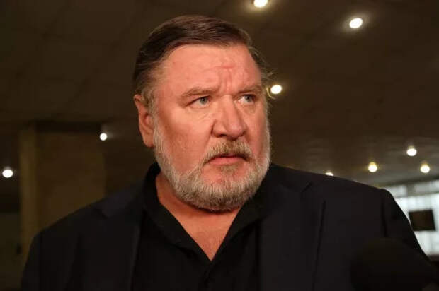 Роман Мадянов: «Бывает, у нас начинают снимать, готовясь, что это будет нищенское кино. Тогда и браться, может быть, за это не надо?!»