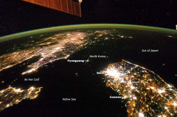 8. Северная Корея вырабатывает так мало электроэнергии, что ее практически не видно из космоса  кндр, факт