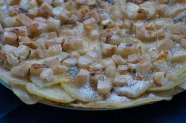 Картофельная галета с грушей и зеленым сыром Картофельная галета с грушей и зеленым сыром