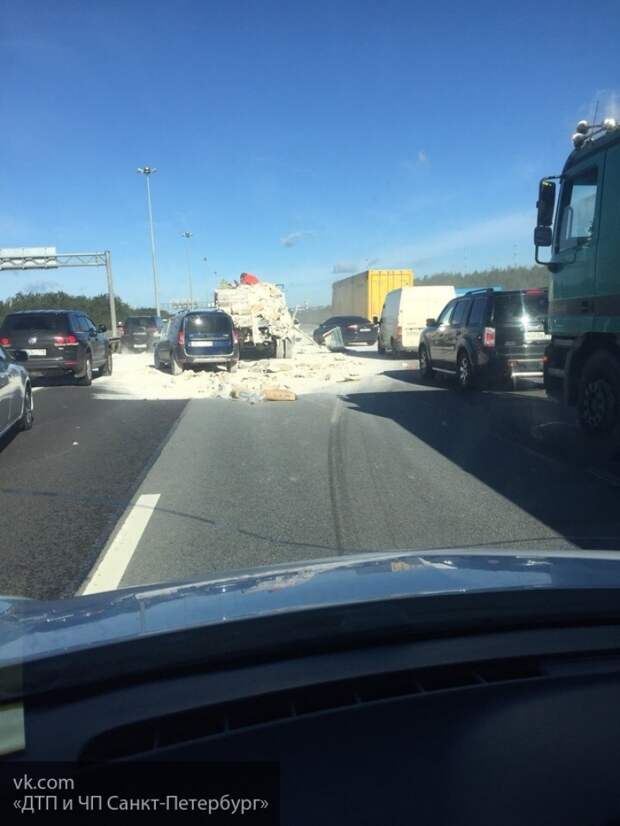 ДТП большегрузов в Петербурге: один водитель погиб
