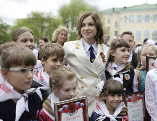 Поклонская приняла крымских школьников в ряды защитников России
