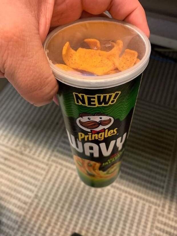 7. Используйте банку из-под Pringles для других снэков, чтобы не шуршать упаковкой в офисе. 7. Используйте банку из-под Pringles для других снэков, чтобы не шуршать упаковкой в офисе.