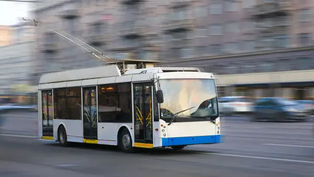 В Казани мужчина не хотел платить за проезд, поэтому ранил кондуктора троллейбуса ножом