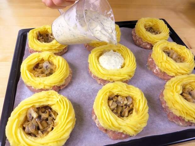 Гнезда из фарша и картошки Кулинария, Блюдо, Рецепт, Другая кухня, Приготовление, Меню, Картошка с мясом, В духовке, Видео, Длиннопост