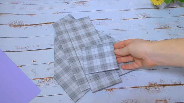 Применила упаковочную бумагу и старый гофрированный картон. чтобы сделать функциональные органайзеры для дома.