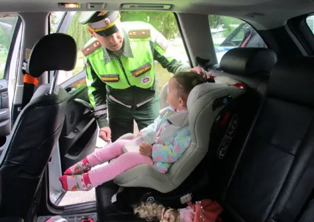 В Киргизии военные автоинспекторы ЦВО провели акцию «За безопасность дорожного движения»