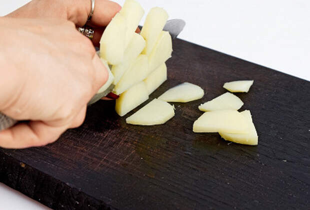Фото приготовления рецепта: Гравлакс с картофельным салатом - шаг 4