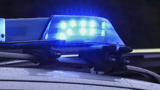 Пенсионер упал в сугроб и умер спустя несколько часов у подъезда жилого дома в Апатитах