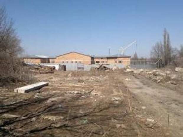 Фашисты строят концлагерь в городе Ждановка Донецкой области!