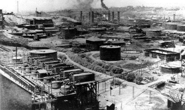 Завод «Стандарт Ойл» в Кливленде. Фото 1889. На предприятия этих компаний стягивалась весьма внушительная рабочая сила. Преимущественно черные. 