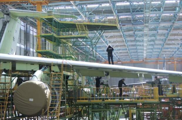 В Иркутске презентовали новейший российский пассажирский самолет МС-21. В Иркутске презентовали новейший российский пассажирский самолет МС-21.