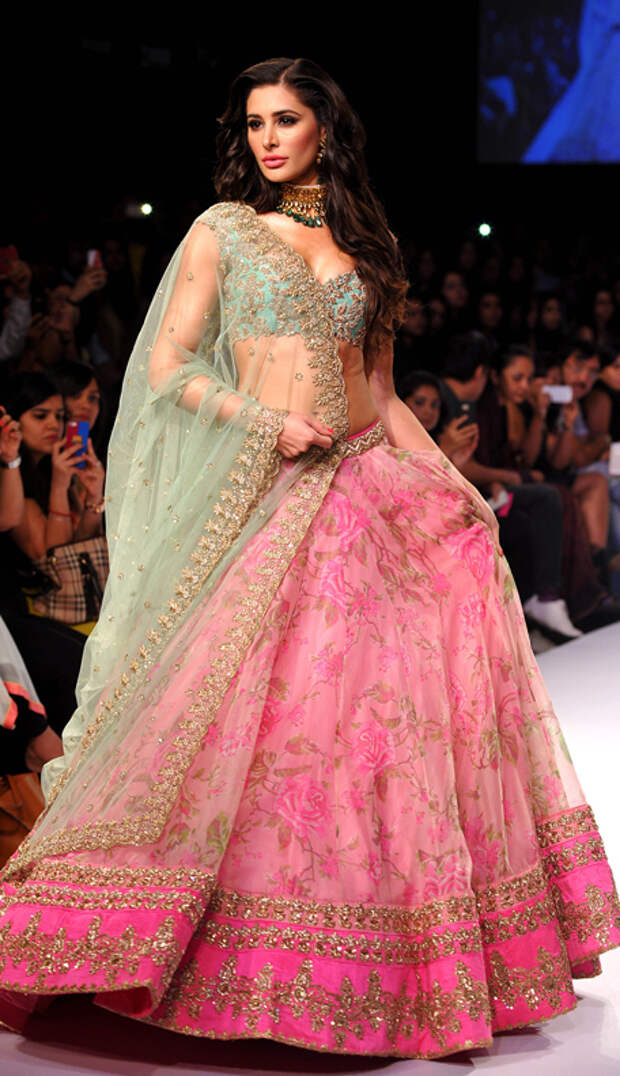 Nargis fakhri, lakme fashion week winter 2014