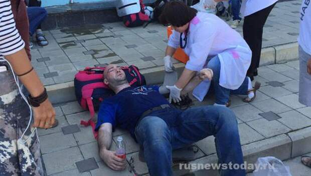 Навального и его соратников избили в аэропорту Анапы