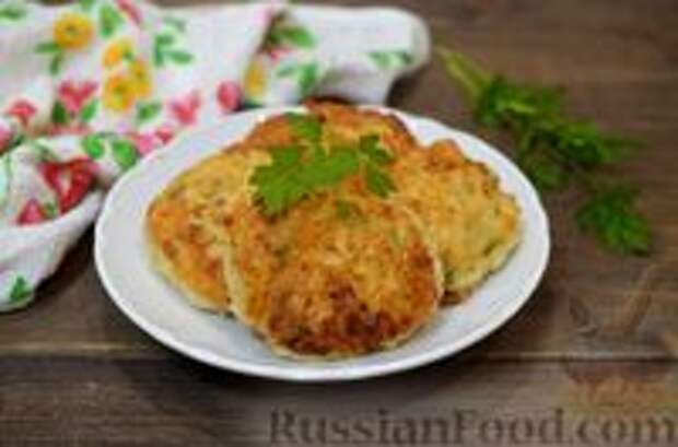 Фото к рецепту: Сырники с кабачками и зеленью