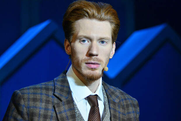 Певец Пресняков в шутку пожаловался на большой телевизор и тесноту в бизнес-классе