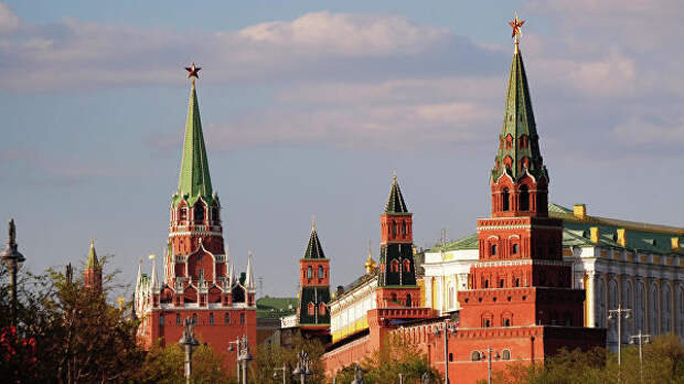 Троицкая, Комендантская, Оружейная и Боровицкая башни Московского Кремля