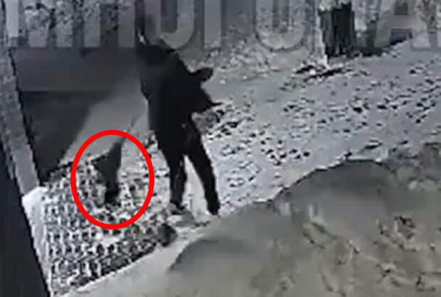 Очередное "торжество" российского правосудия было зафиксировано в Екатеринбурге, где Чкаловский районный суд Свердловской области посчитал нападение с ножом и избиение местного жителя "незаменимым...-3