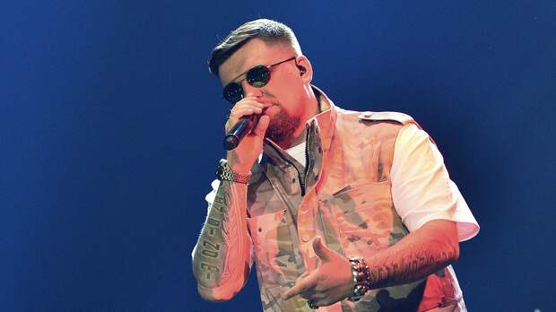 Украинского чемпиона Bellator раскритиковали за фото с Бастой  Украинского чемпиона Bellator раскритиковали за фото с Бастой