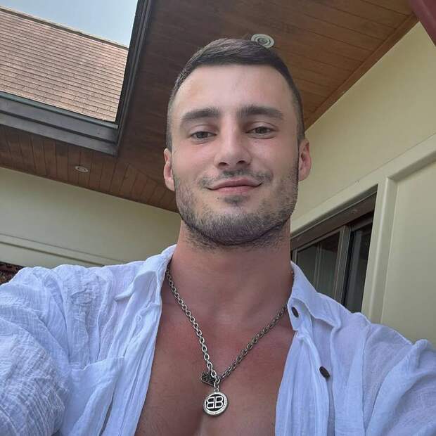 Бойфренд изменил обладательнице титула «Мисс Вселенной» с известным певцом