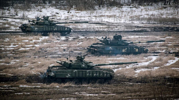 ВСУ размещают запрещенное вооружение и бронетехнику на фронте в Донбассе