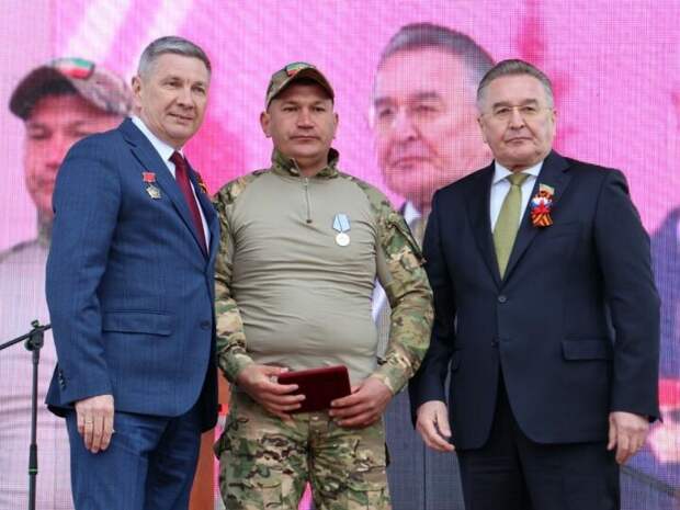 Бөек Җиңү бәйрәмендә Актаныш хәрбиләре «Батырлык ордены» белән бүләкләнде