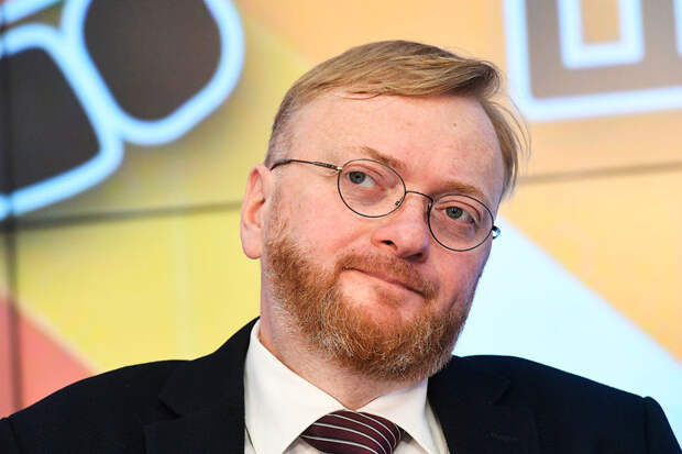 Милонов: шампанское является недостатком Нового года, а не его символом