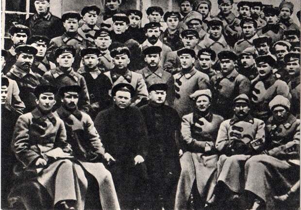В группе бойцов и командиров 2-го кавкорпуса. Умань. 1924.