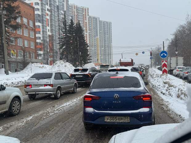 В администрации Тулы назвали причиной пробок динамично меняющуюся погоду и надувы снега