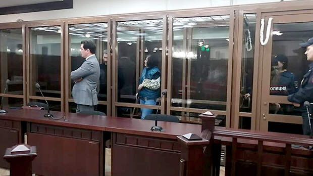 "Тырят конфеты, гадёныши! Удавлю": Приёмные родители устроили детям концлагерь