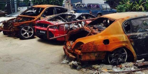 BMW в Малайзии сожгло два суперкара и Bentley