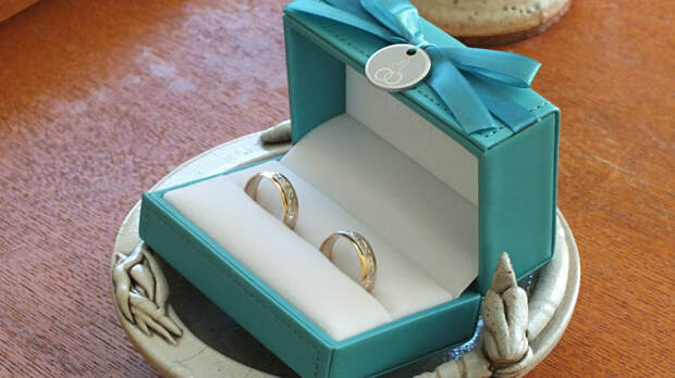 Купил куклу: 22-летний фермер женился на 9-летней девочке с одобрения ее матери